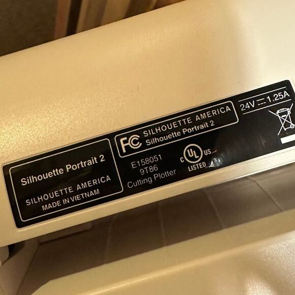 Silhouette Portrait 2 Electronic Cutting White Cricut Machine Bundle With Extras - Picture 8 of 9